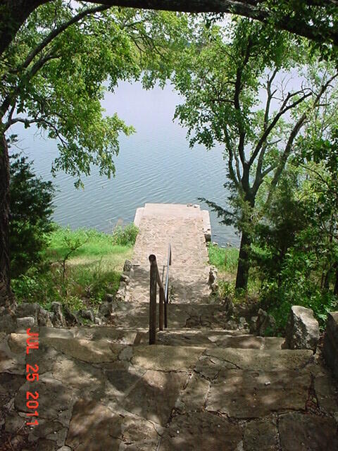 Howard Lake shelter house pier